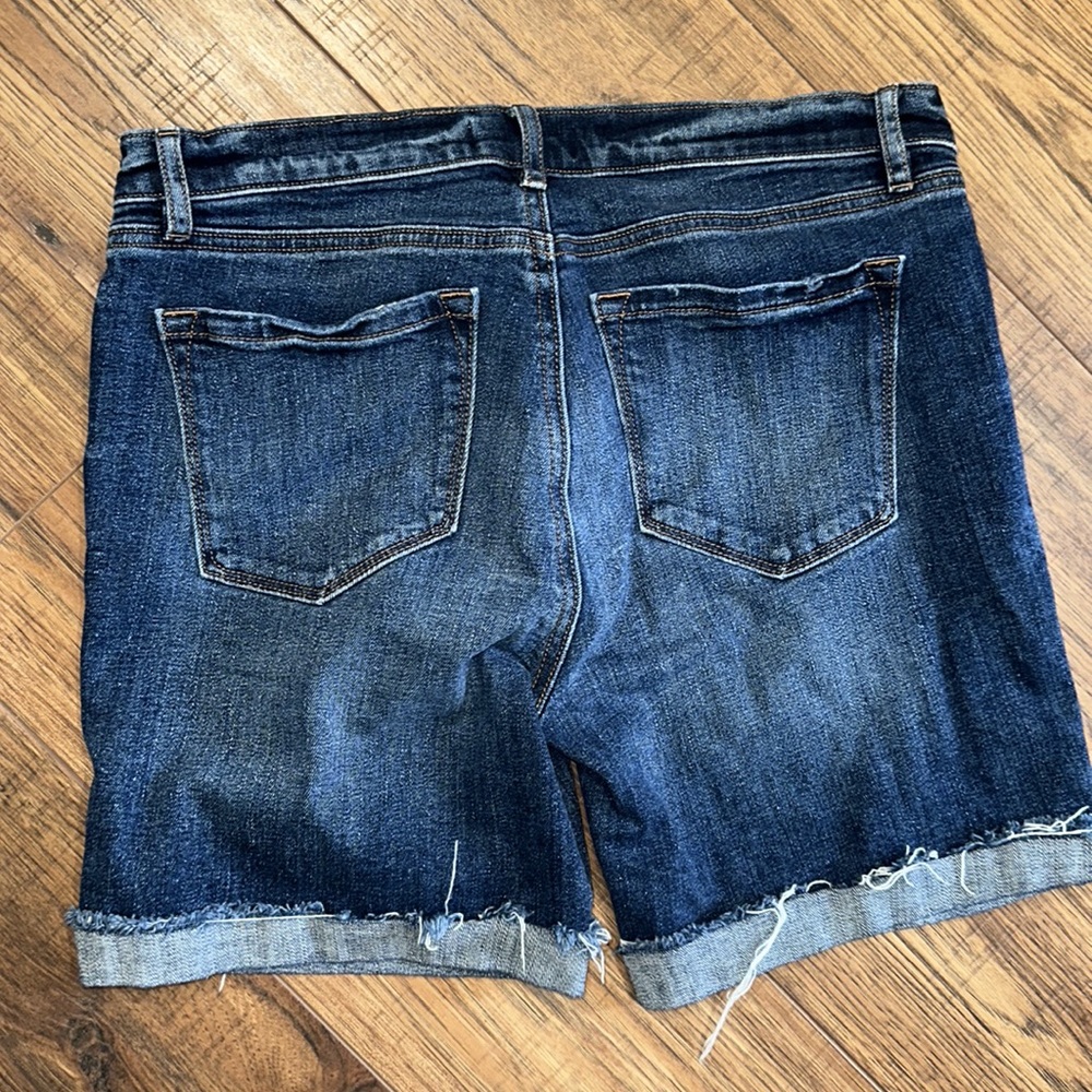 Size 6 / 28 Loft Jean Shorts. Super cute and Nice